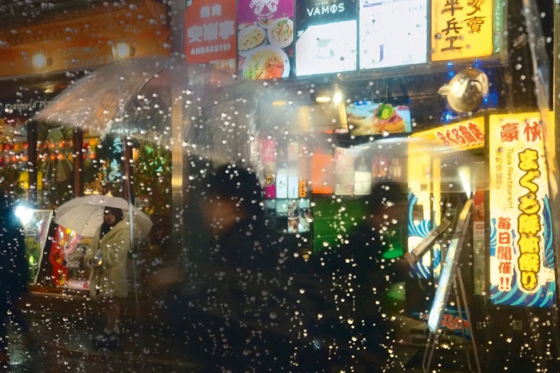 Một đêm mưa ở Shinjuku