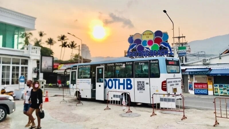 Phuket giới thiệu dịch vụ vận chuyển kiểu 'xe buýt baht' tại điểm nóng du lịch