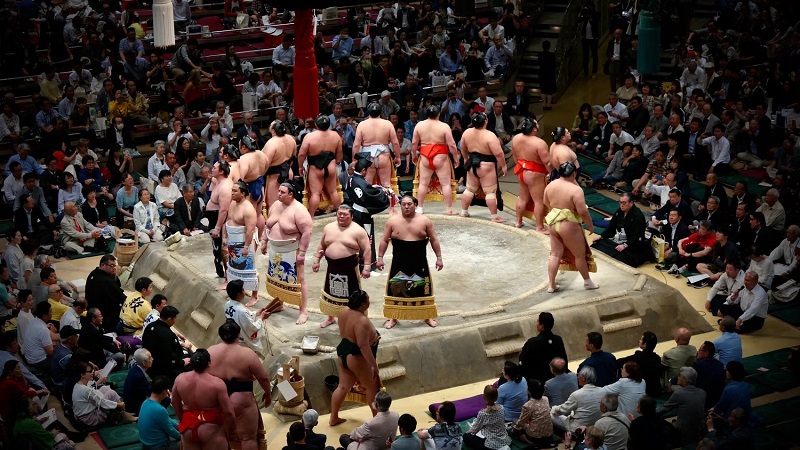 Nhìn từ trên cao của các đô vật sumo ở Nhật Bản