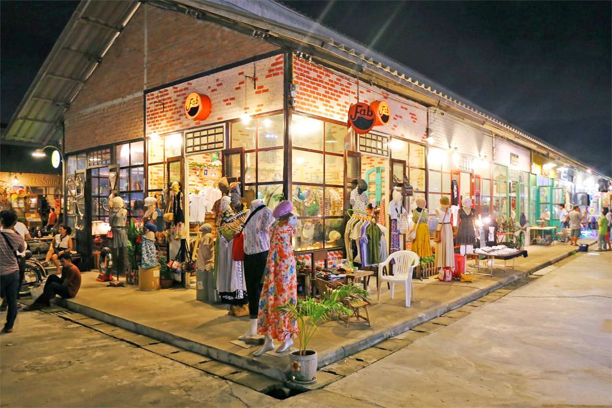 Chợ đêm Rod Fai-Srinakarin