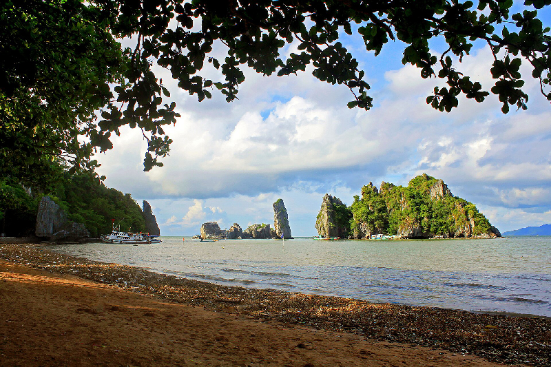 Hòn Phụ Tử ở huyện Kiên Lương, Kiên Giang.