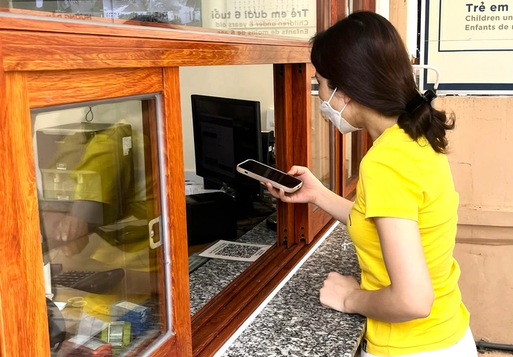 Du lịch Nha Trang không cần mang ví, có thể quét mã QR khắp nơi