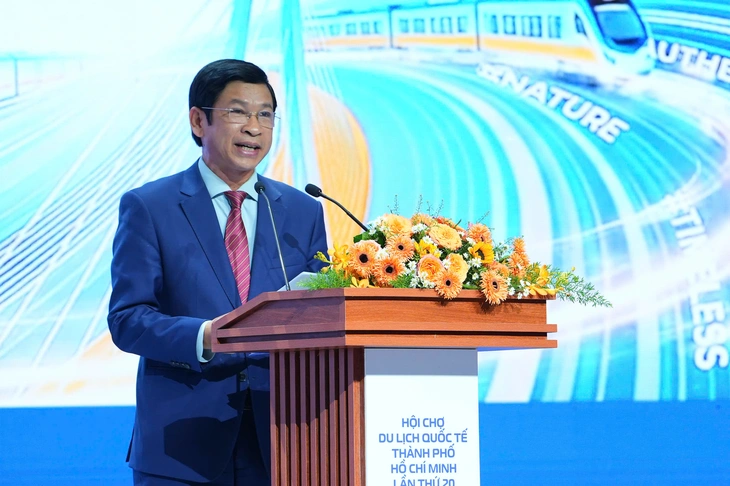Thứ trưởng Bộ Văn hóa, Thể thao và Du lịch Hồ An Phong tại lễ khai mạc sáng 27-8 - Ảnh: THẾ KIỆT